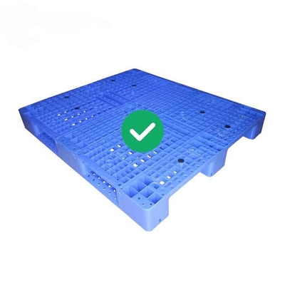 Charge dynamique en plastique 130x110 des palettes 2000Kg d'entrepôt empilable de PE